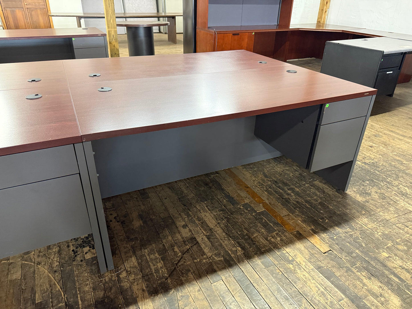 U14173 - Exec Desk - $300