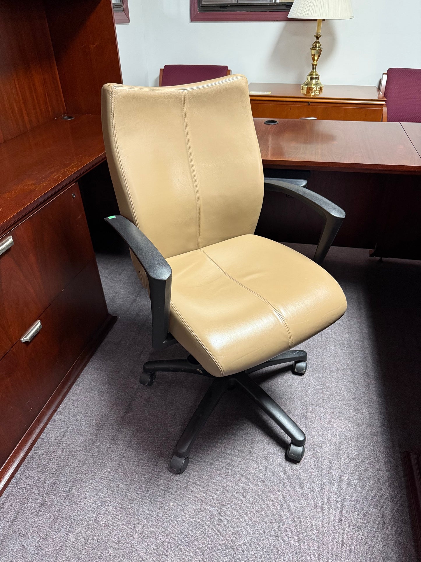 U12566 - Executive Chair - $150