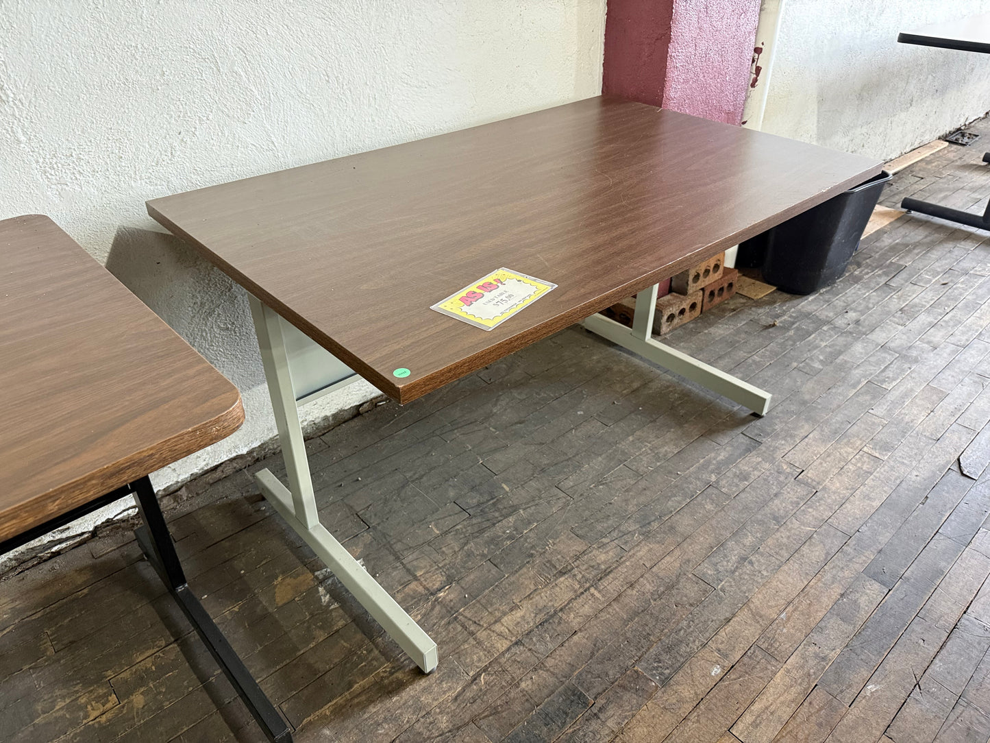 U10555 - Table - $75