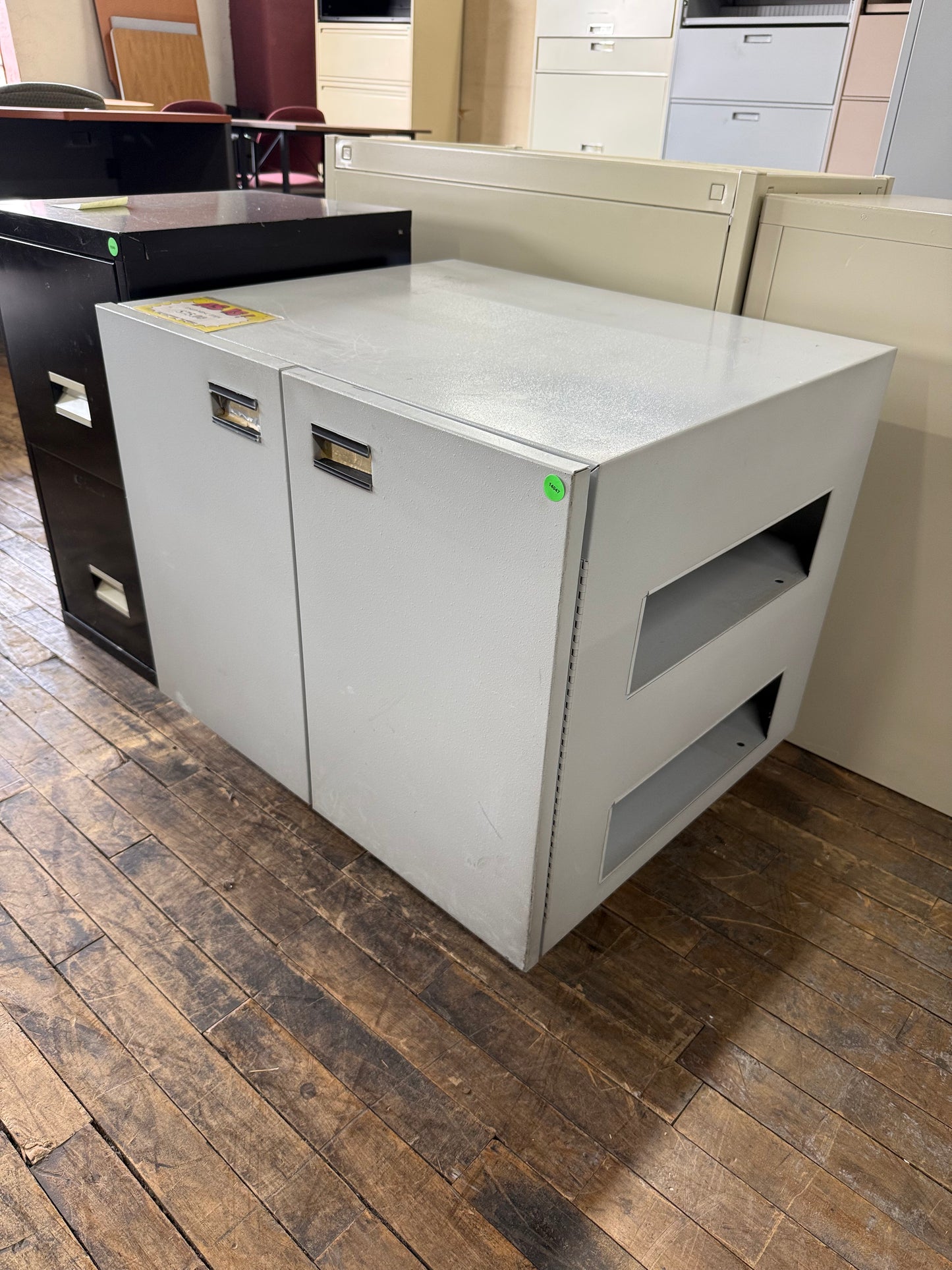 U14047 - Mobile Cabinet - $75