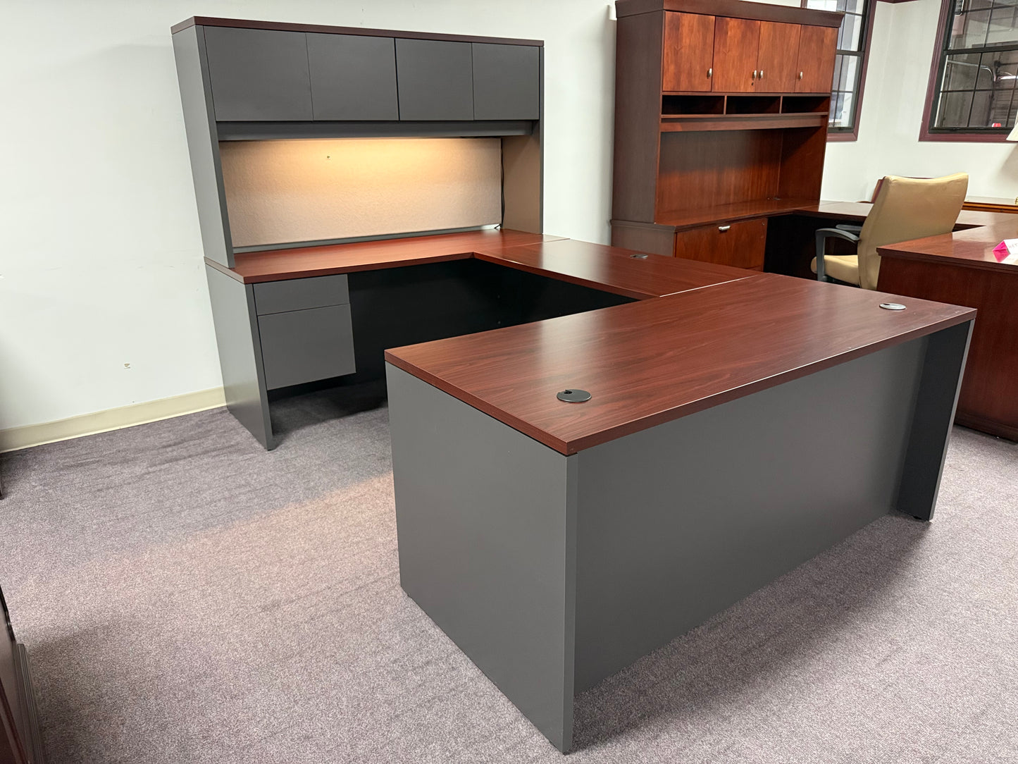 U14169 - U Shape Desk w/Hutch - $850